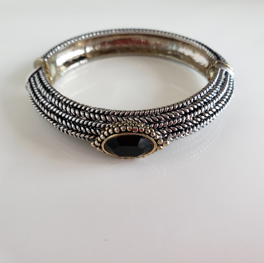 Bracelet with black acrylic stone. - Picture 1 of 6